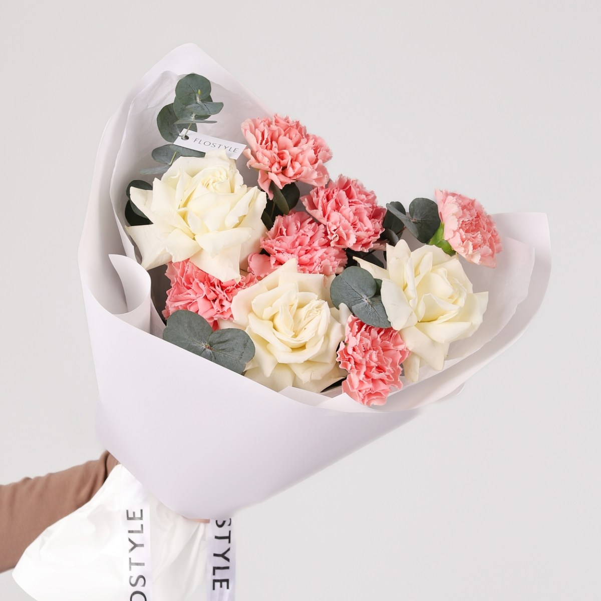 buket francuzskie rozy i diantusy 640